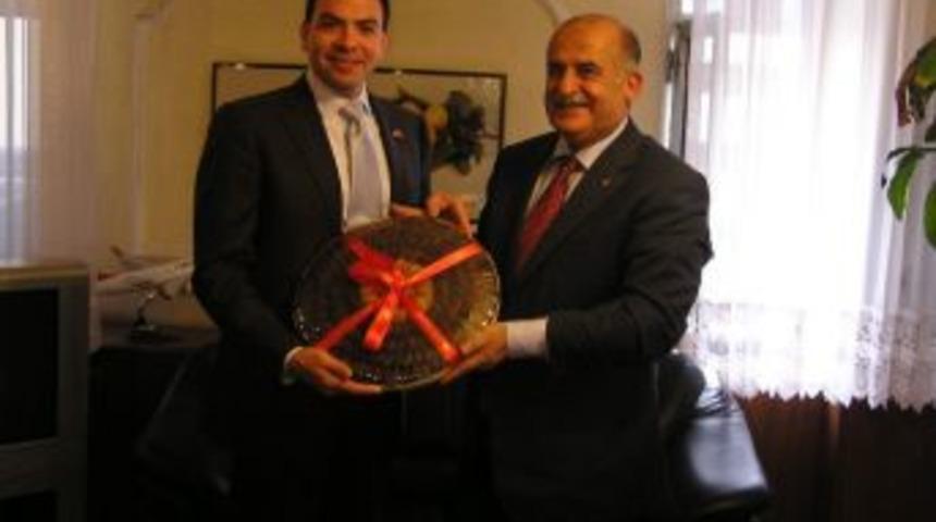 Konsolos Espinoza Mtso&rsquo;yu Ziyaret Etti