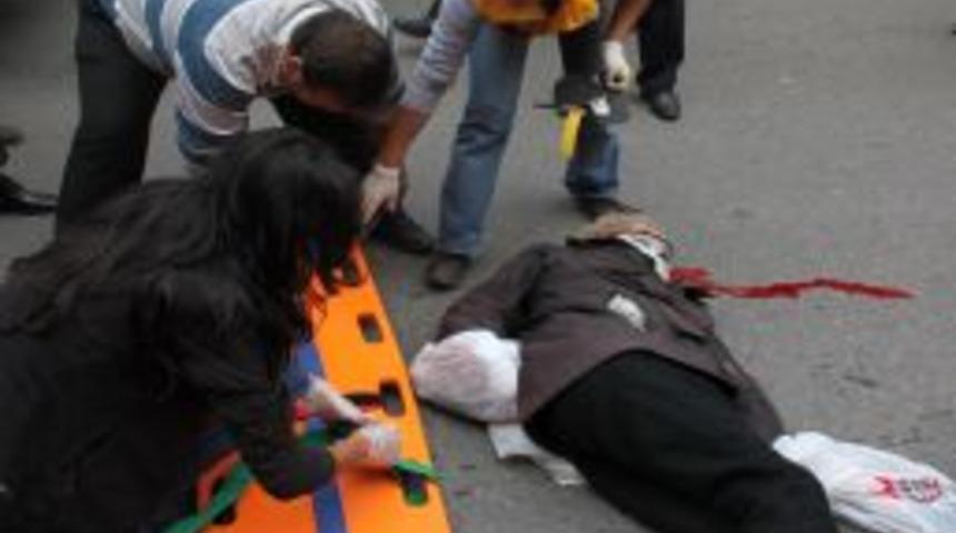 Halk Otob&uuml;s&uuml;n&uuml;n &Ccedil;arptığı Yaya Ağır Yaralandı