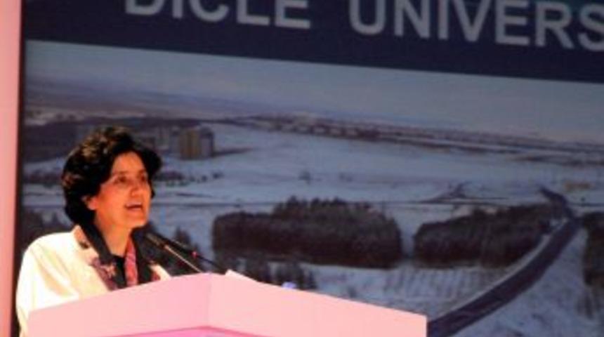 Dicle &Uuml;niversitesi'nde Akademik Yıl A&ccedil;ıldı