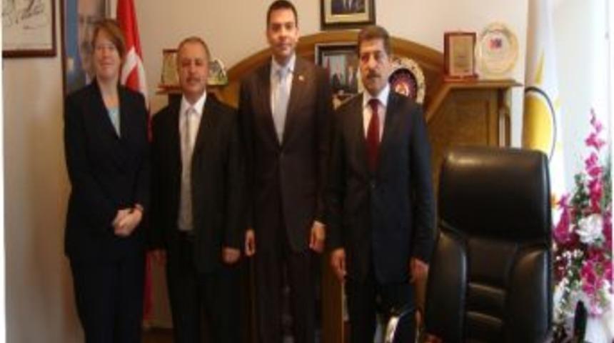 Konsolos Espinoza'dan Ak Parti İl Başkanlığı'na Ziyaret