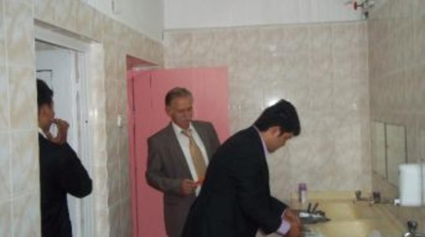 Okula Kardeş Eli Uzandı