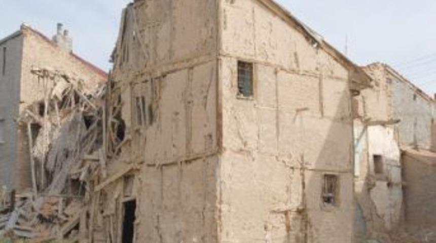 Bolvadin'deki Tarihi Evler İlgilizlik Nedeni İle Yıkılıyor