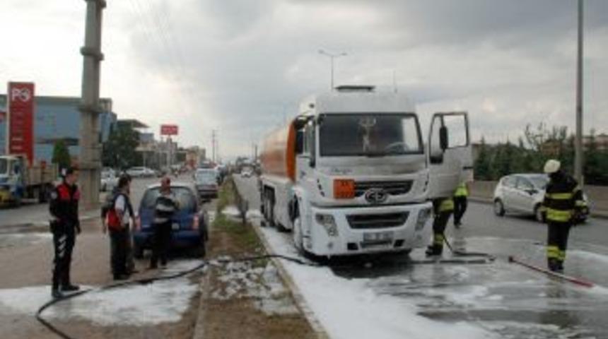 Madeni Yağ Tankerinde &Ccedil;ıkan Yangın Korkuttu