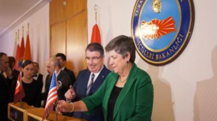 İ&ccedil;işleri Bakanı Şahin, ABD &Uuml;lke G&uuml;venliği Bakanı Napolitano Ile G&ouml;r&uuml;şt&uuml;