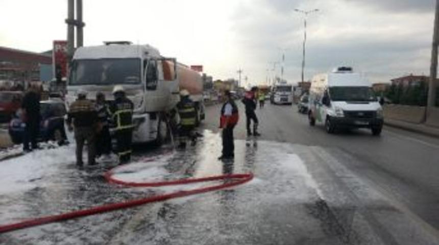 Madeni Yağ Y&uuml;kl&uuml; Tankerde &Ccedil;ıkan Yangın Korkuttu