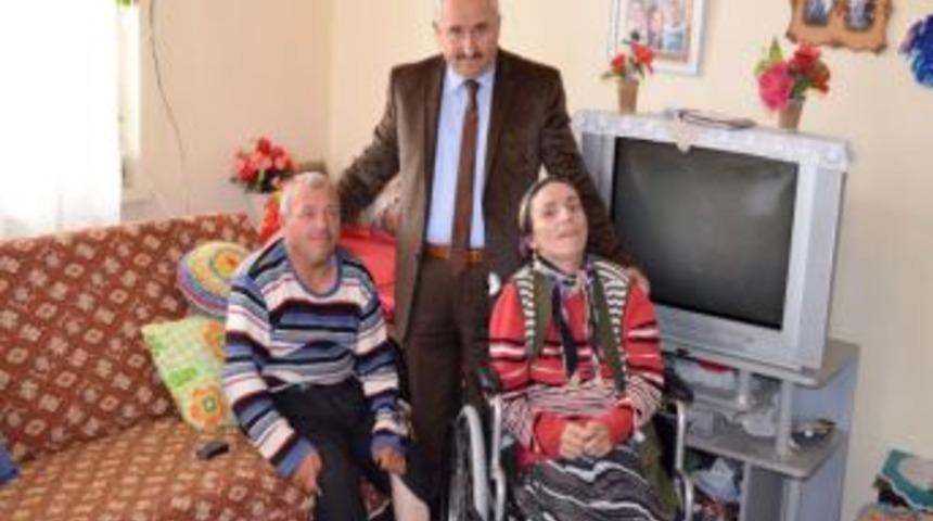 Kuaf&ouml;r&uuml;n Mavi Kapak Kampanyası, 2 Engelliyi Sandalyesine Kavuşturdu