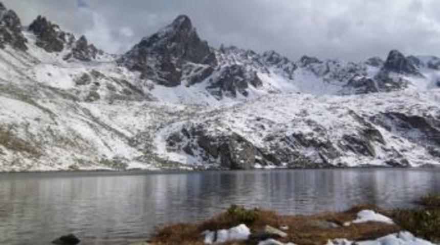 Ka&ccedil;karlar'a Beyaz &Ouml;rt&uuml;