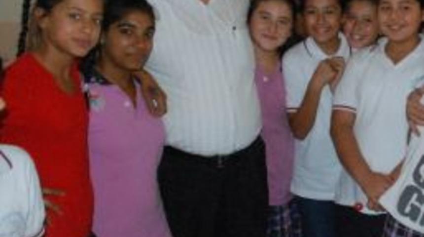 Dikili Belediyesi İhtiya&ccedil; Sahibi &Ccedil;ocuklara Desteğini S&uuml;rd&uuml;r&uuml;yor