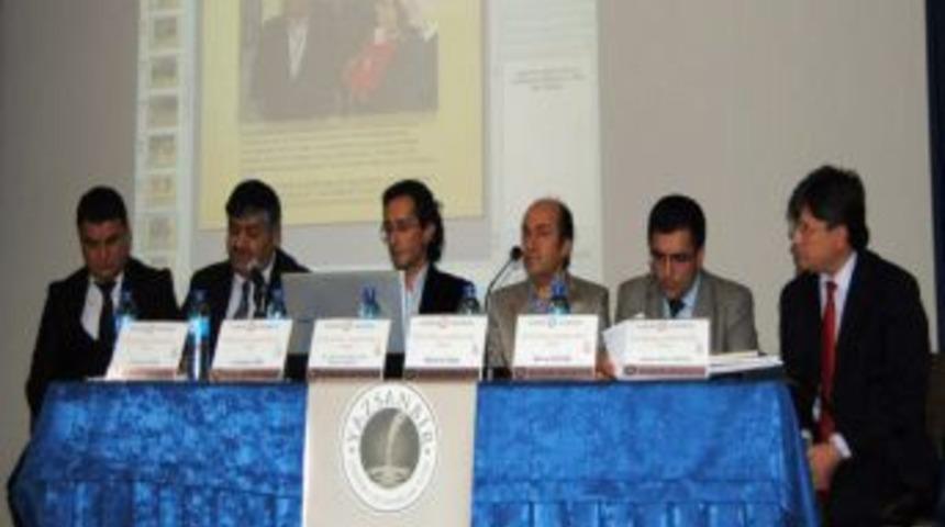 B&uuml;y&uuml;kşehirlerdeki Dar Kapsamlı Edebiyat &Ccedil;evreleri Anadolu'yu G&ouml;rm&uuml;yor