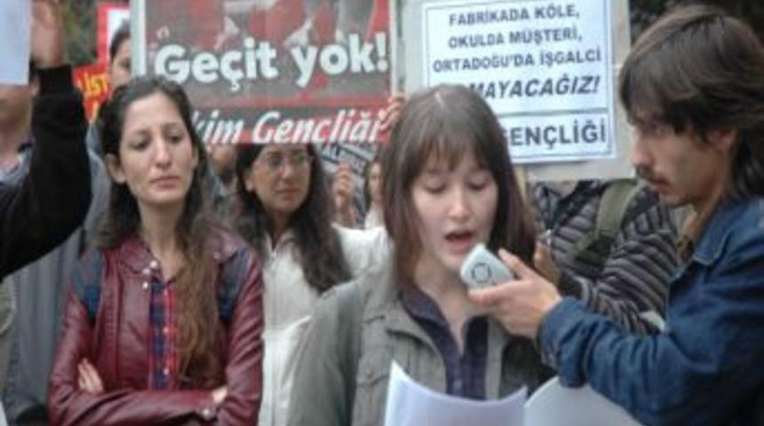 Ankara &Uuml;niversitesi'nde Savaş Karşıtı Eylem