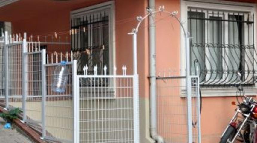 Tartıştığı Kocasını Bı&ccedil;aklayarak &Ouml;ld&uuml;rd&uuml;