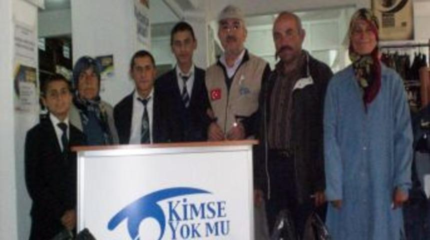 Kimse Yok Mu Derneği'nden Evi Yanan Aileye Giysi Ve Gıda Yardımı