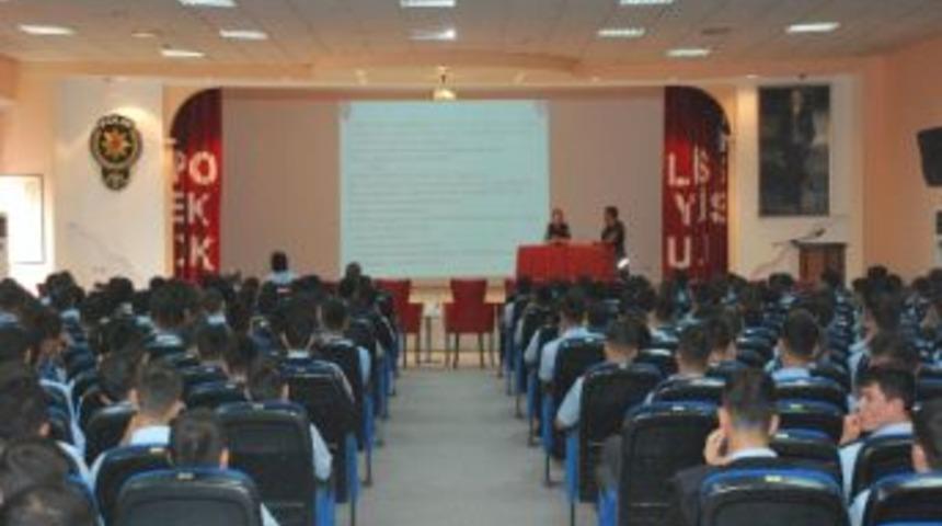 Polisten Polis Adaylarına Konferans