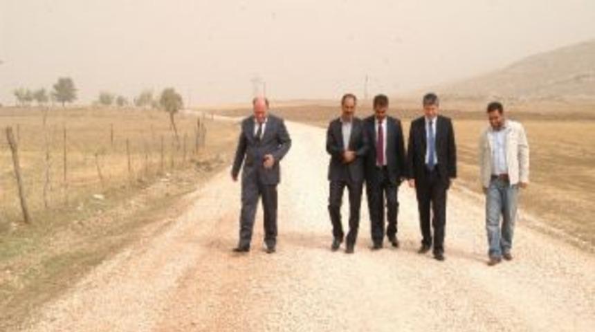 Ergani Kaymakamı Yılmaz K&ouml;y Yollarını İnceledi
