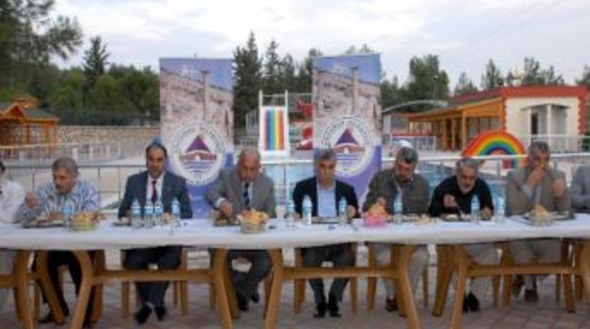 Başkan B&uuml;y&uuml;kaslan'dan Din G&ouml;revlilerine Yemek