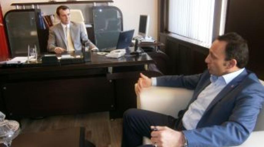 G&uuml;reş&ccedil;i &Ccedil;ocuklar, B&uuml;rokratların Eşliğinde Sağlık Taramasından Ge&ccedil;ti