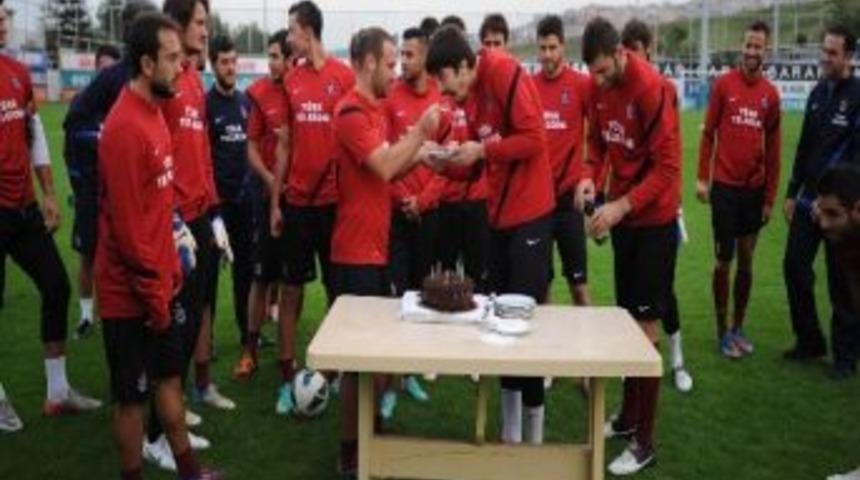 Tolga Zengin&rsquo;e S&uuml;rpriz Doğum G&uuml;n&uuml; Kutlaması