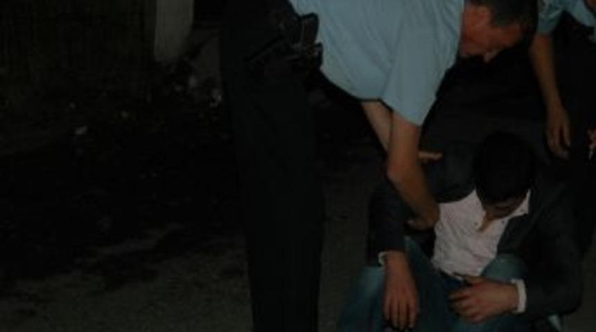 Alkol&uuml; Fazla Ka&ccedil;ırınca Sokak Ortasında Uyuya Kaldı