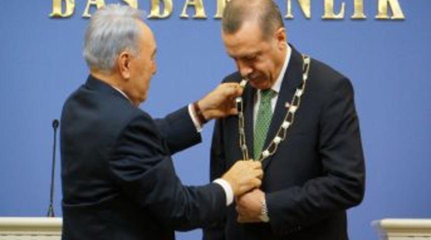 Başbakan Erdoğan&rsquo;a Kazakistan'ın Altın Kıran Nişanı Verildi