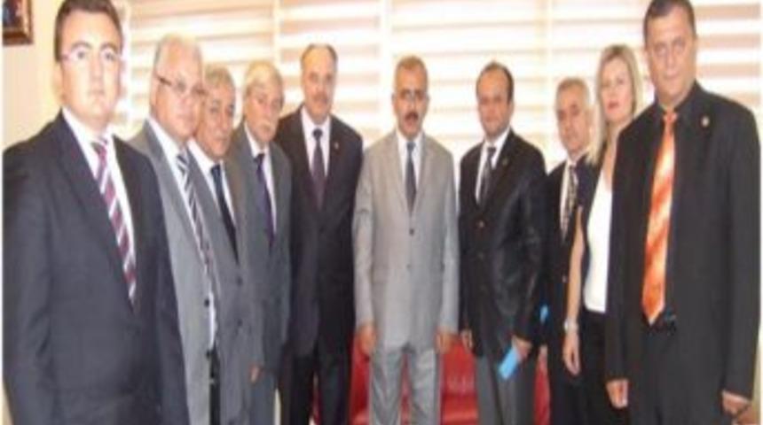 Ak Parti Uzunk&ouml;pr&uuml; İl&ccedil;e Teşkilatı Vali Duruer'i Ziyaret Etti