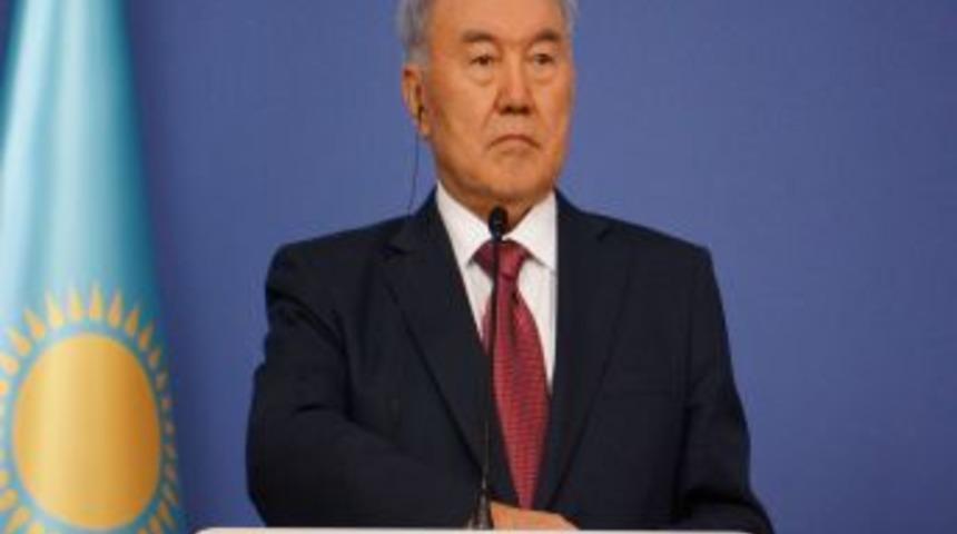 Kazak Liderden T&uuml;rk Okullarına &Ouml;vg&uuml;