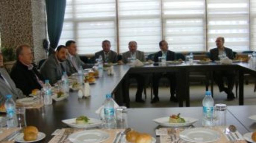 K&uuml;tahya&rsquo;da, &ldquo;zafer Havaalanını Cazibe Merkezi Yapalım&rdquo; Toplantısı