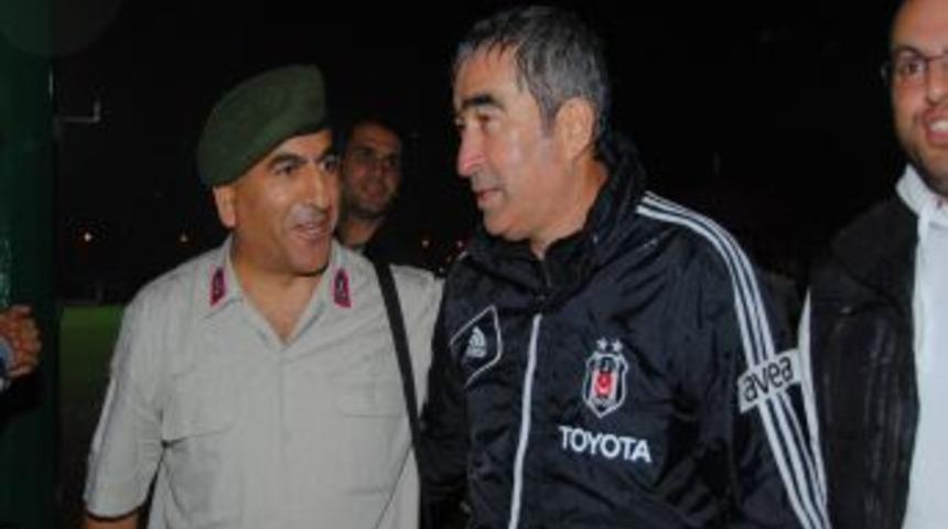 Beşiktaş Taraftarından Futbolculara Yoğun Ilgi