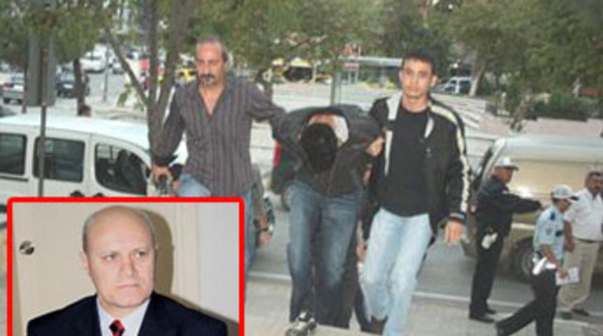 Emniyet müdürü şüphelendi, 25 kaçak yakalandı