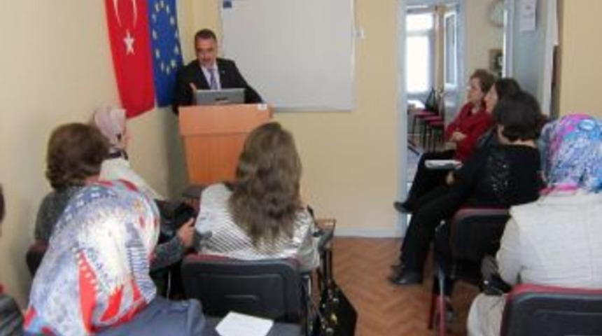 G&uuml;m&uuml;şhaneli Kadınlara Siyaset Dersi