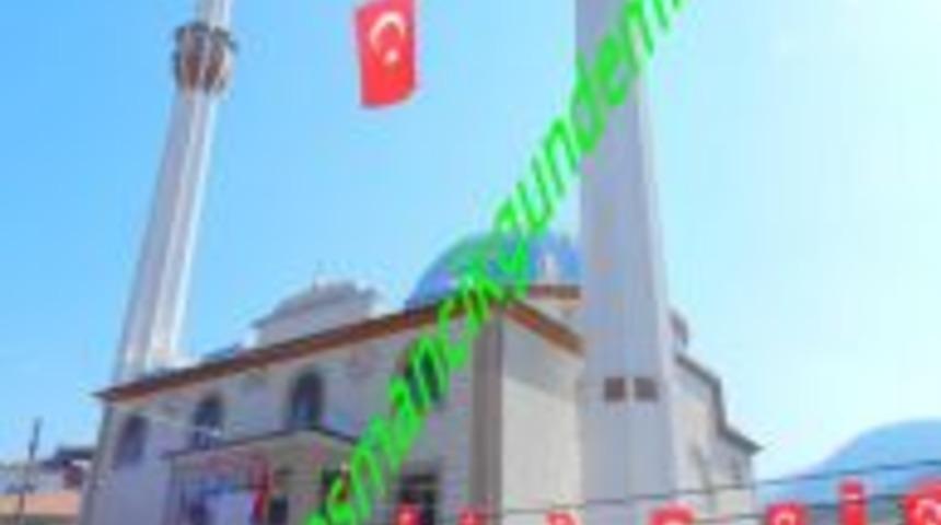 Kamil K&ouml;y&uuml; camii t&ouml;renle ibadete a&ccedil;ıldı