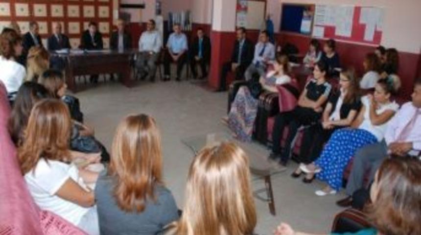 Selamet: "&ouml;ğrencilerinize Kendi &Ccedil;ocuğunuza Verdiğiniz Sevgiyi Verin"