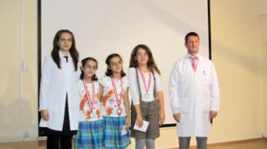 Boz&uuml;y&uuml;k Orhangazi Ortaokulu&rsquo;nda İngilizce Sunu Yarışması