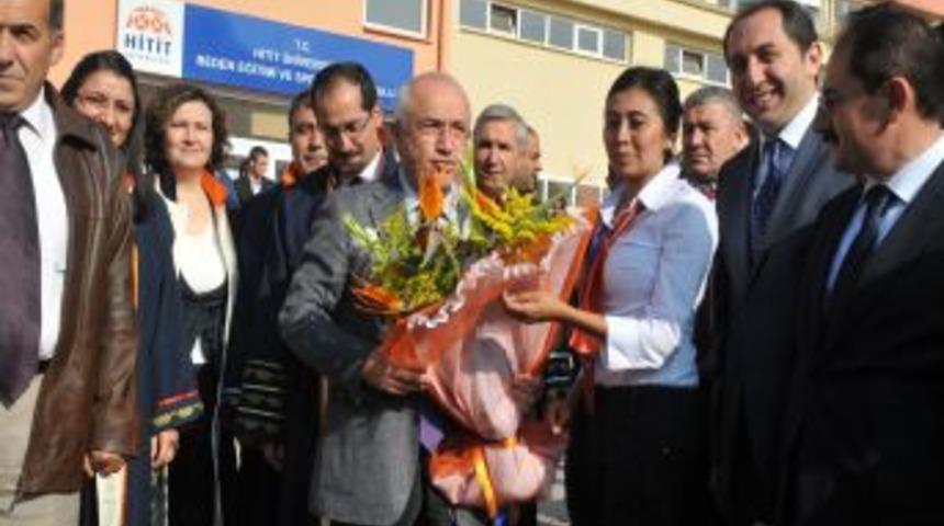 TBMM Başkanı &Ccedil;i&ccedil;ek &Ccedil;orum'da