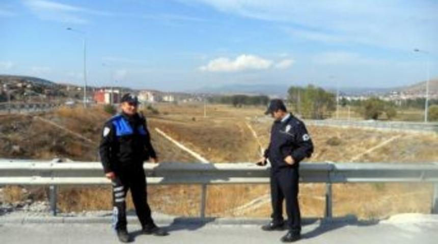 Polislerden &Ouml;rnek Davranış