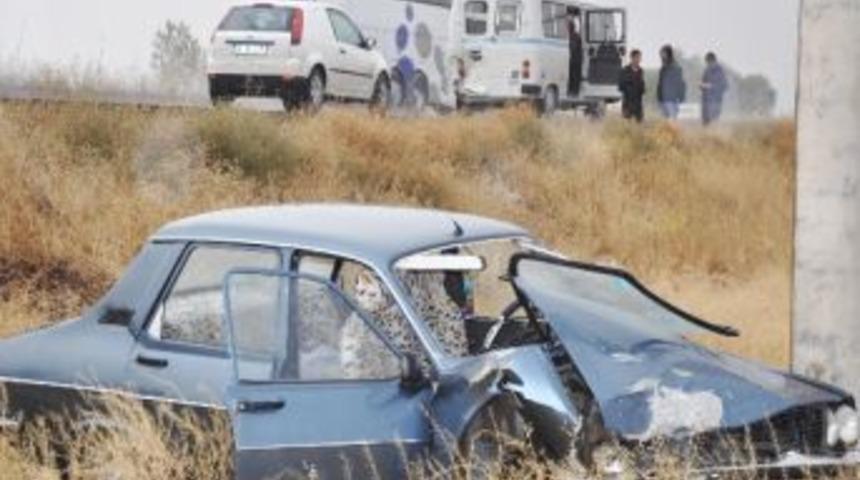 Otomobil Minib&uuml;se &Ccedil;arptı: 5 Yaralı