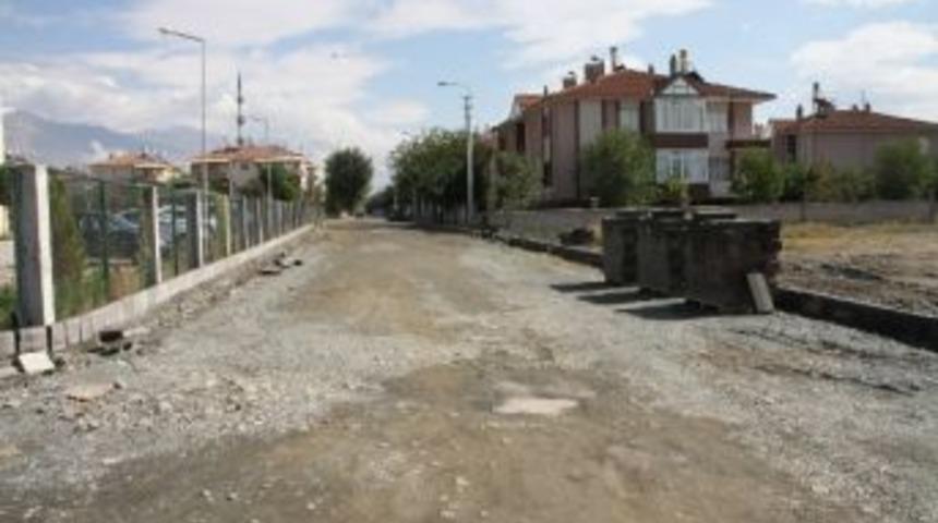 Erzincan Belediyesi Kaldırım &Ccedil;alışmalarına Hız Verdi