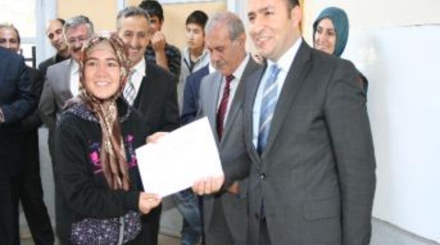 Afgan M&uuml;lteciler T&uuml;rk&ccedil;e &Ouml;ğreniyor