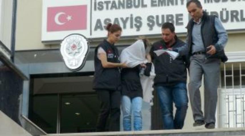 Hizmet&ccedil;i &Ccedil;alıştığı Evi Soydu