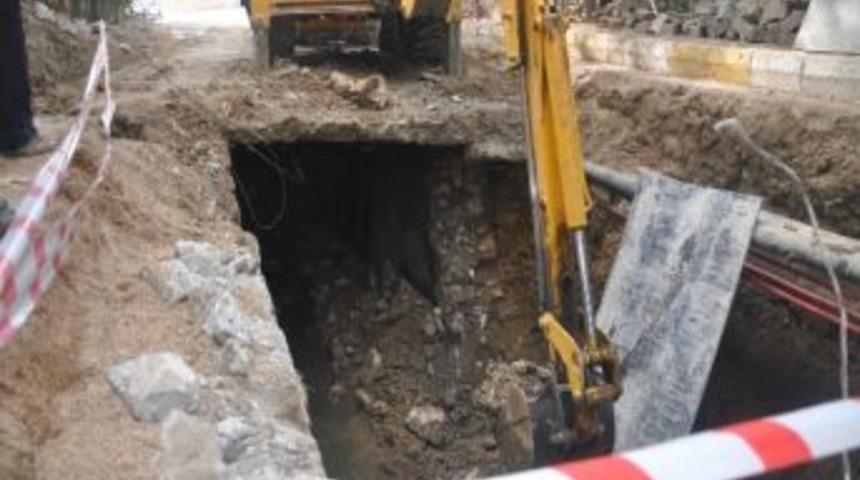 Emet'te G&ouml;&ccedil;me Tehlikesi Bulunan Yollar Yenileniyor