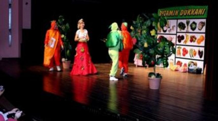Aydınlı Ebe Ve Hemşirelerden &lsquo;obezite&rsquo; Tiyatrosu