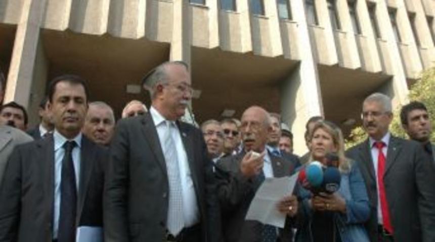 Şehit Aileleri Ve Kamu-sen'den Diyarbakır Emniyet M&uuml;d&uuml;r&uuml; G&uuml;ven'e Su&ccedil; Duyurusu