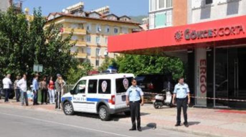 Ş&uuml;pheli &Ccedil;antadan Ders Kitabı &Ccedil;ıktı