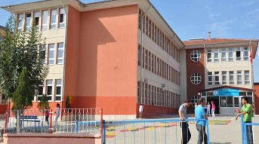 Edirne&rsquo;de 11 &Ouml;ğrenci, Gıda Zehirlenmesi Ş&uuml;phesi Ile Hastaneye Kaldırıldı