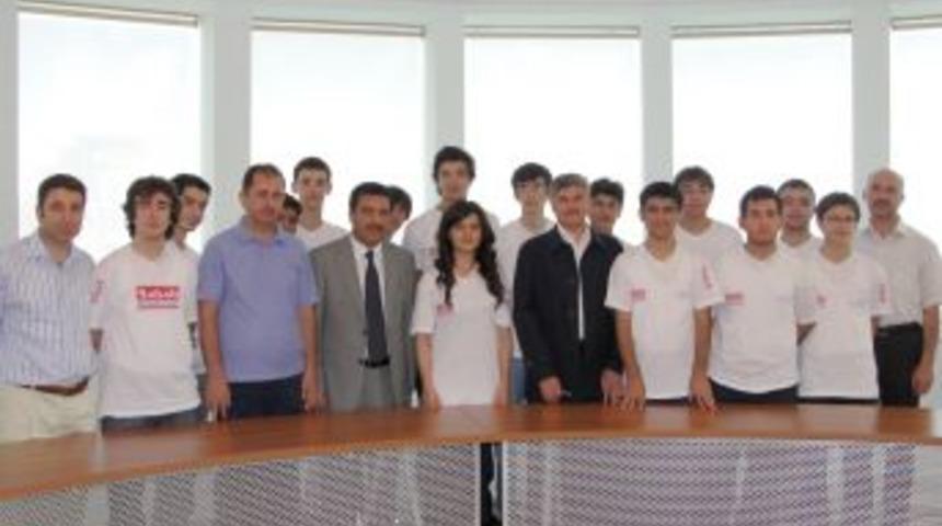 &Ouml;zel Merve B&uuml;y&uuml;kkoyuncu Liseleri, Başarılı &Ouml;ğrencilerini &Ouml;d&uuml;llendirdi