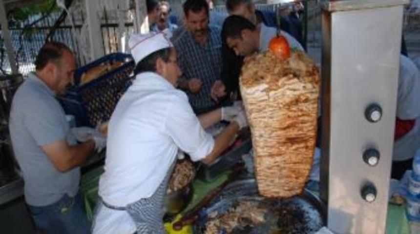 Emhayad İhtiya&ccedil; Sahibi &Ouml;ğrenciler Yararına Kermes A&ccedil;tı