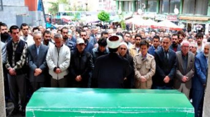 Gazeteci &Ouml;z&ccedil;aylak&rsquo;ın Acı G&uuml;n&uuml;