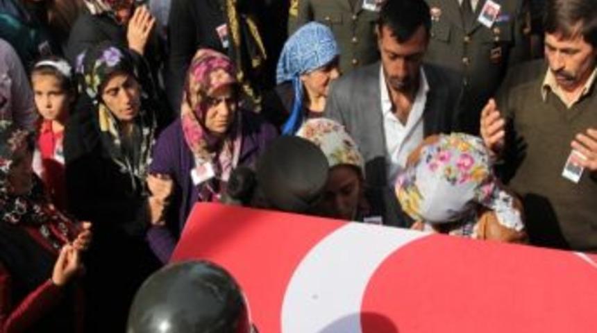 Şehit Babaya Son &Ouml;p&uuml;c&uuml;k