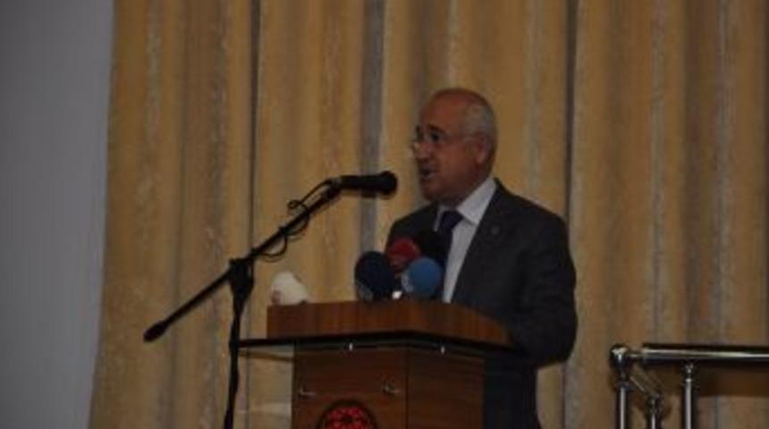 Meclis Başkanı &Ccedil;i&ccedil;ek: D&uuml;nyaya T&uuml;rk&ccedil;e &Ouml;ğretenleri Takdir Etmek Lazım