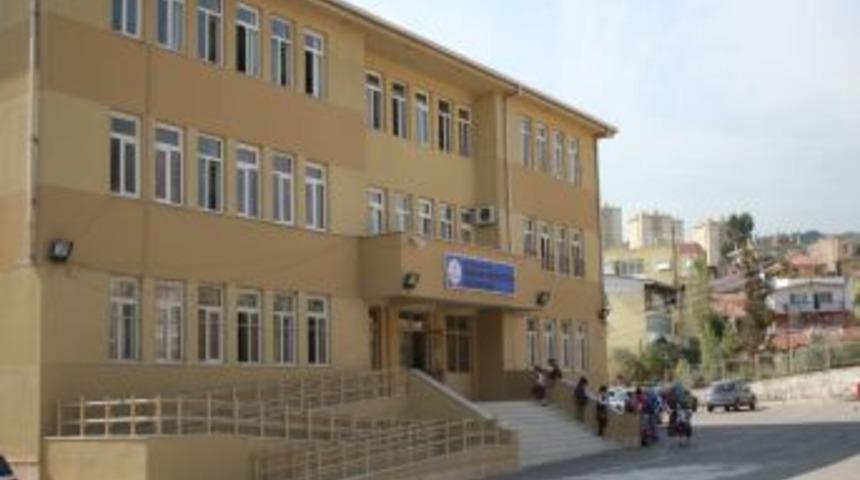 İzmir'de Ikinci &Ouml;ğretmen Cinayeti Son Anda &Ouml;nlendi