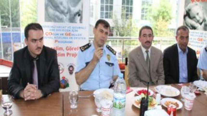 Bilgisayar İşletmenliği Kursiyerleri Sertifikalarını Aldı